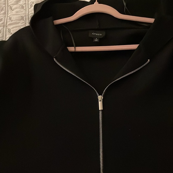 Woman’s black front zip sweater - Picture 7 of 7